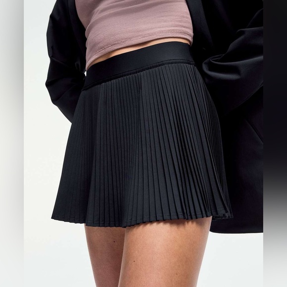 Lululemon Varsity High-Rise Pleated Tennis Skirt With Shorts Skort Black size 4 - Picture 1 of 13